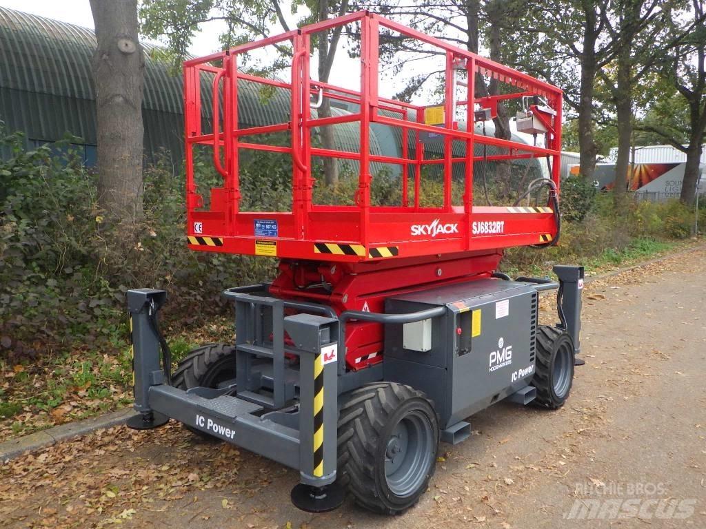 SkyJack SJ6832RT Ножничные подъемники