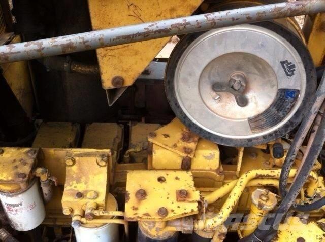 Komatsu D 155 A-3 Гусеничные бульдозеры