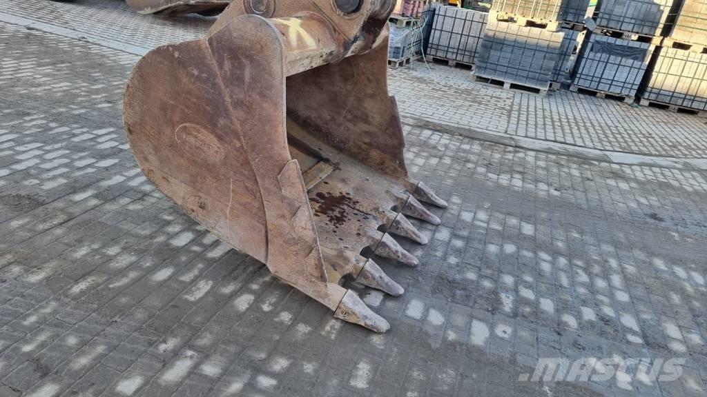 Komatsu PC 210 LC Гусеничные экскаваторы