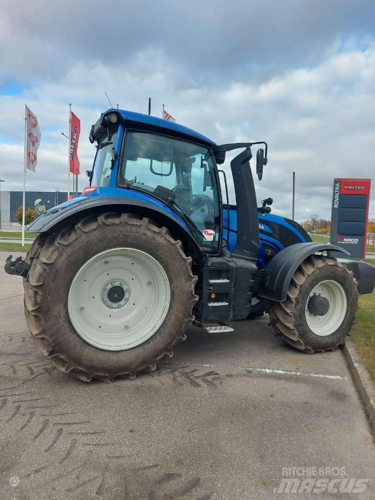 Valtra T235V Трактора