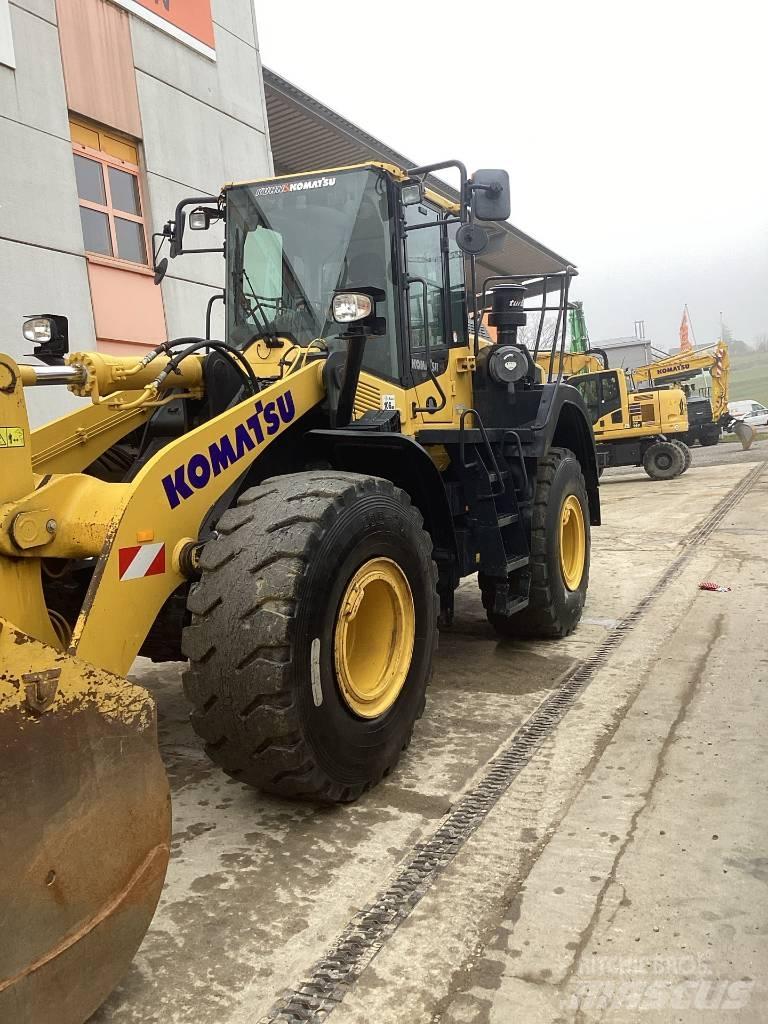 Komatsu WA380-8E0 Фронтальные погрузчики