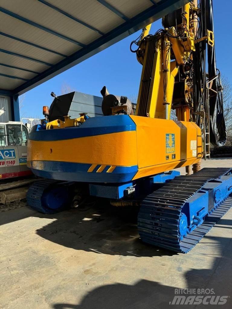 Bauer BG 18 H Гусеничные буровые установки