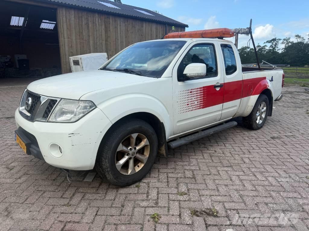Nissan Navara Бортовые фургоны