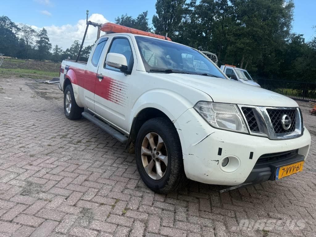Nissan Navara Бортовые фургоны