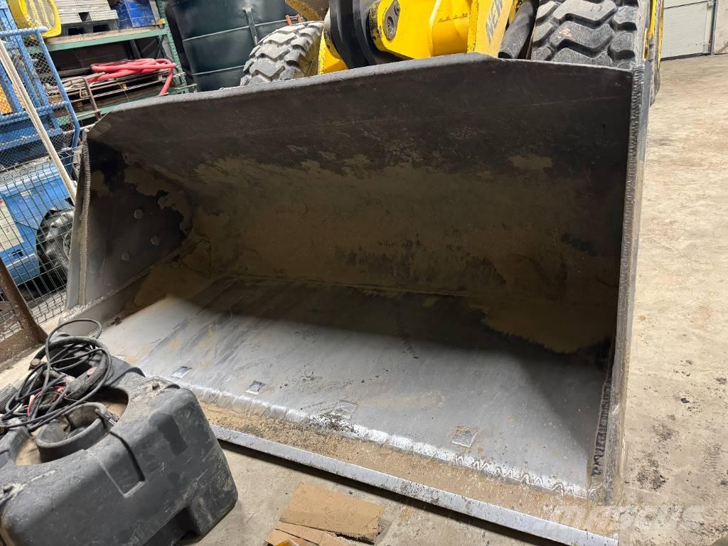 New Holland W 190 B Фронтальные погрузчики