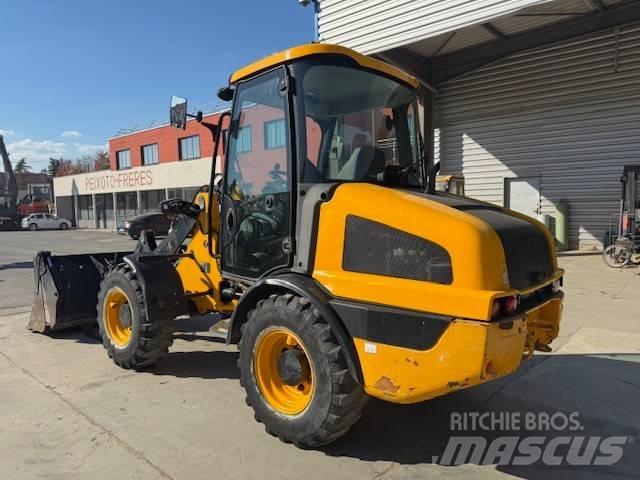 JCB 406 Фронтальные погрузчики