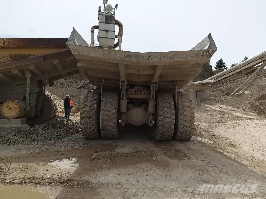 Komatsu HD 605-5 Карьерные самосвалы