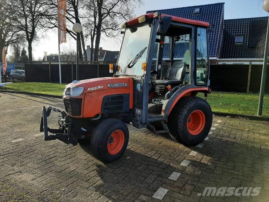 Kubota B 2530 Коммунальные тракторы