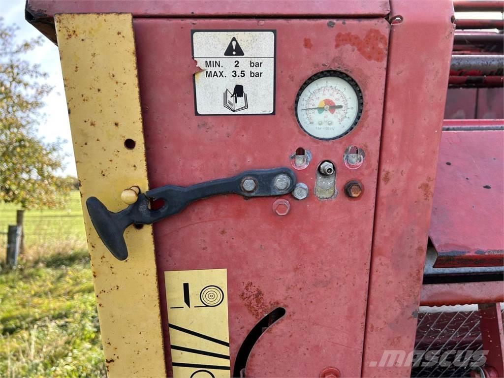 New Holland 865 Рулонные пресс-подборщики