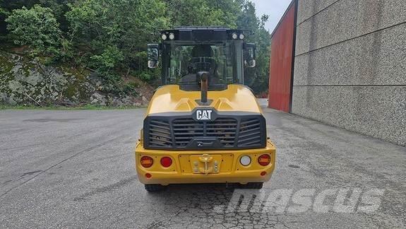 CAT 906 Фронтальные погрузчики