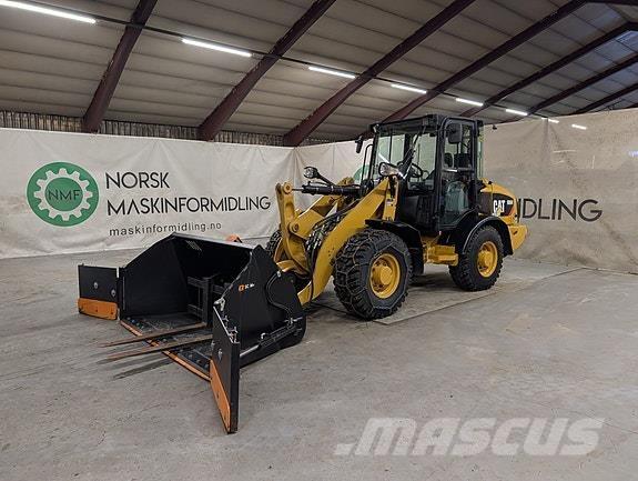 CAT 906 Фронтальные погрузчики