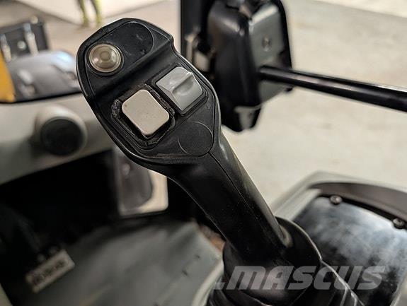 CAT 906 Фронтальные погрузчики