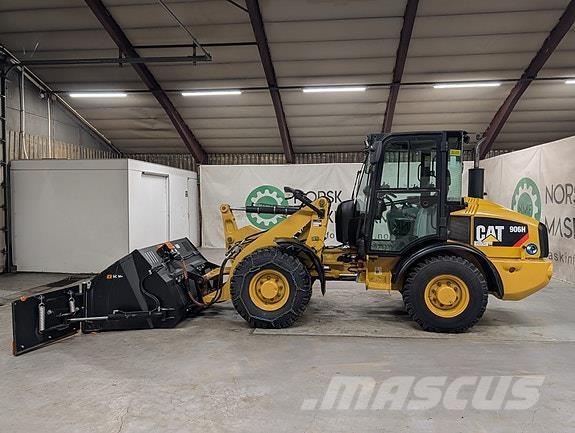 CAT 906 Фронтальные погрузчики