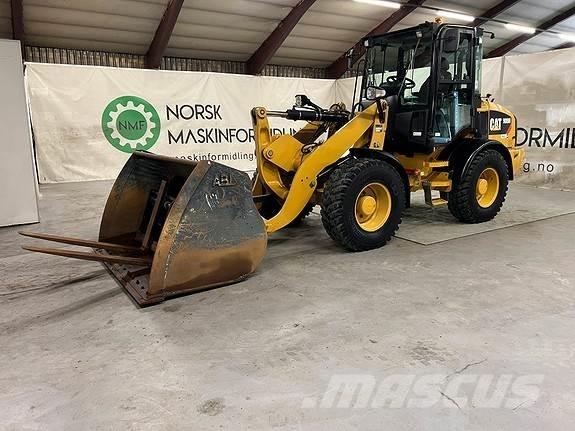CAT 908M Фронтальные погрузчики