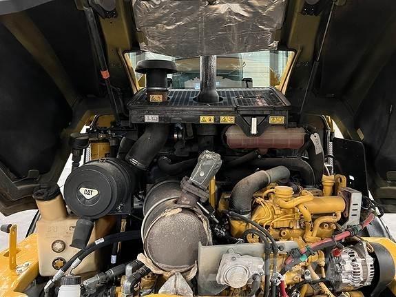 CAT 908M Фронтальные погрузчики