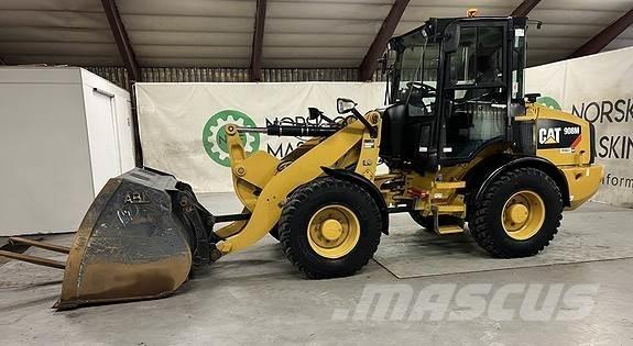 CAT 908M Фронтальные погрузчики