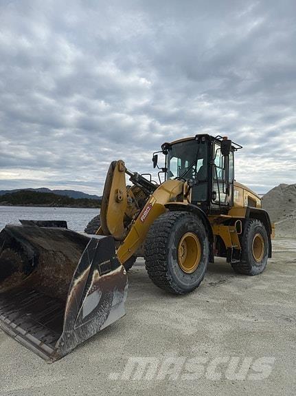 CAT 930M Фронтальные погрузчики