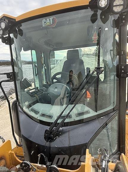 CAT 930M Фронтальные погрузчики