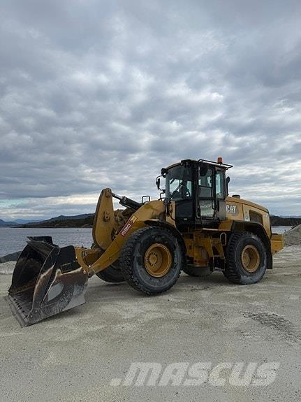 CAT 930M Фронтальные погрузчики