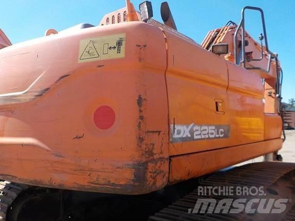Doosan DX225LC-3 Гусеничные экскаваторы