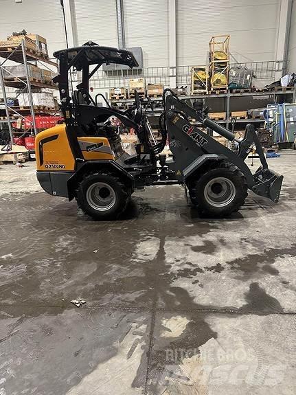 GiANT G2500HD+ Мини-погрузчики