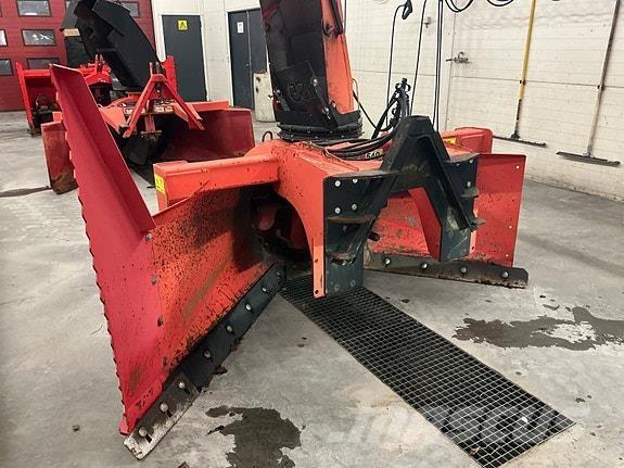 Globus GS 235 Снегоуборщики