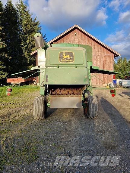 John Deere 1032 Зерноуборочные комбайны