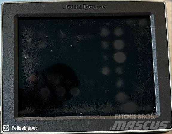 John Deere 4240 Сельхозтехника - Другие