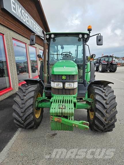 John Deere 5820 Трактора