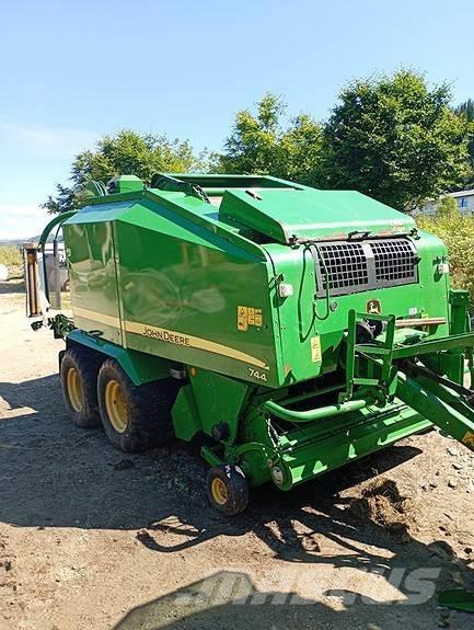 John Deere 744 Рулонные пресс-подборщики