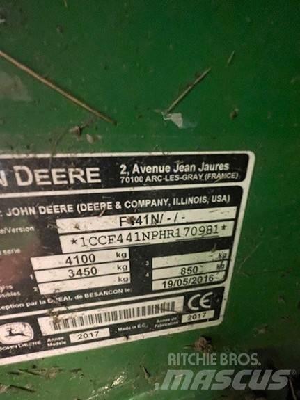 John Deere F441 Рулонные пресс-подборщики