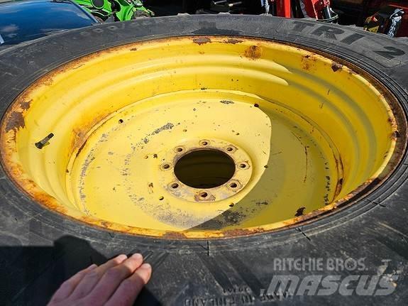 John Deere NOKIAN Трактора