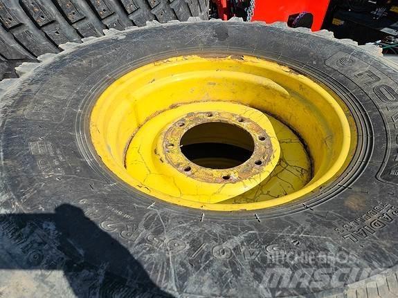 John Deere NOKIAN Трактора