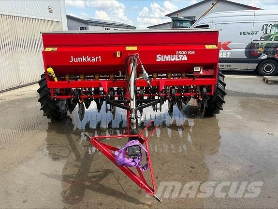 Junkkari KH 2500 Разбрасыватели органических удобрений