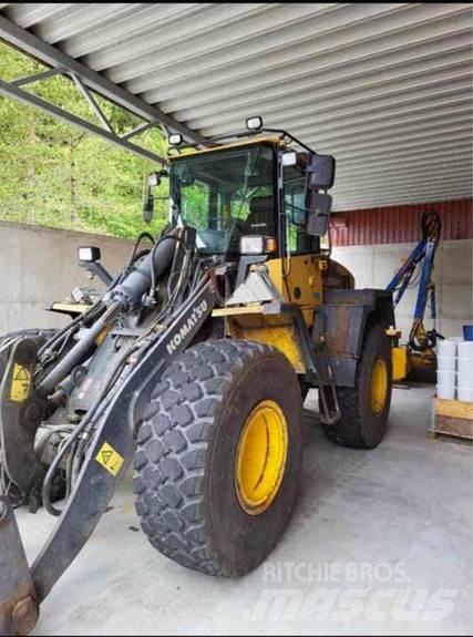 Komatsu WA200 PT Фронтальные погрузчики