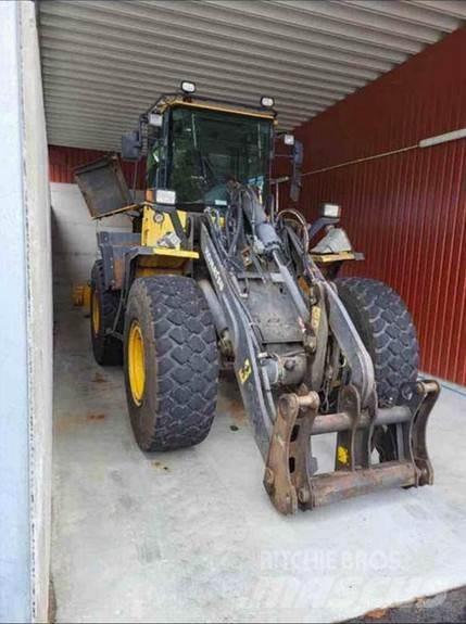 Komatsu WA200 PT Фронтальные погрузчики
