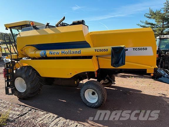 New Holland TC5050 Зерноуборочные комбайны