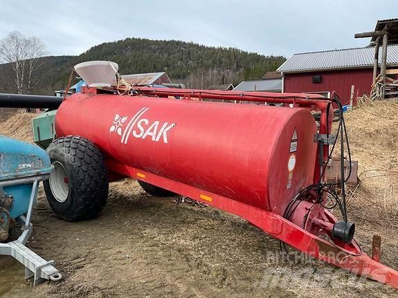 SAK 8000 Разбрасыватели минеральных удобрений