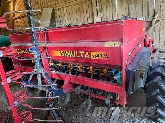 Simulta 2500 LB/SK Разбрасыватели минеральных удобрений