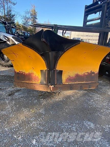 Tellefsdal 2700 V Снежные отвалы и плуги