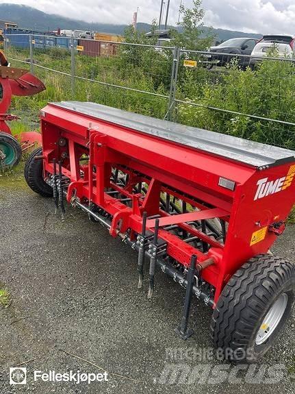 Tume CK3000 Разбрасыватели минеральных удобрений