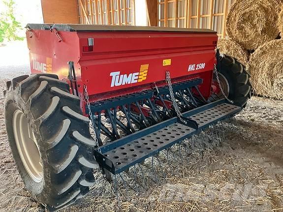 Tume HKL 2500 S Разбрасыватели органических удобрений