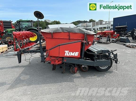 Tume HKL 3000 JC Разбрасыватели минеральных удобрений