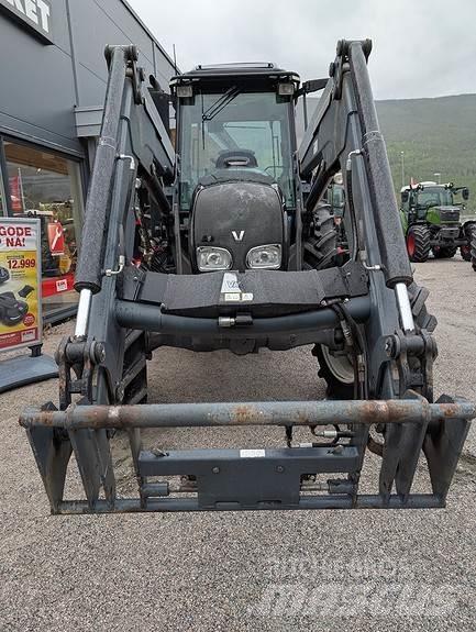 Valtra A83 Трактора