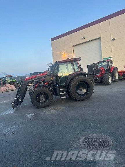 Valtra G135 Versu Трактора