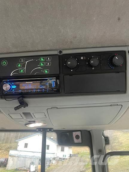 Valtra N134 Active Трактора