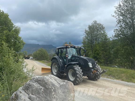Valtra T203 Трактора