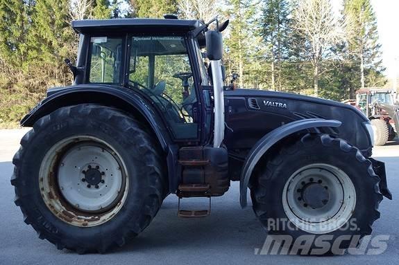 Valtra T213 Versu Трактора