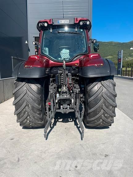 Valtra T214 Трактора