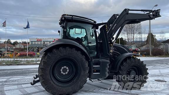 Valtra T235 Трактора